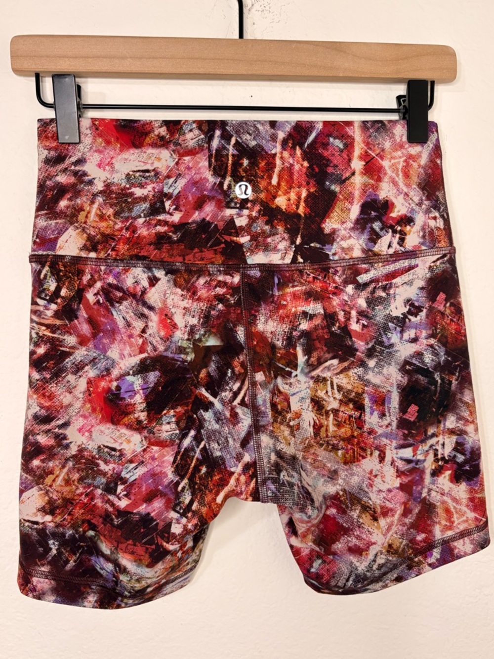 Lululemon Wunder Train High-Rise 6" Bike shorts in Urbantricity Multi print Sz 8
